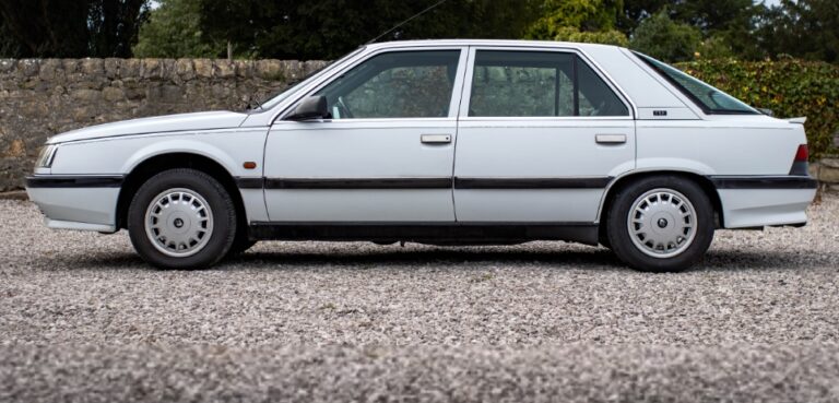 The Avant-Garde Executive: Charting the Evolution of the Renault 25