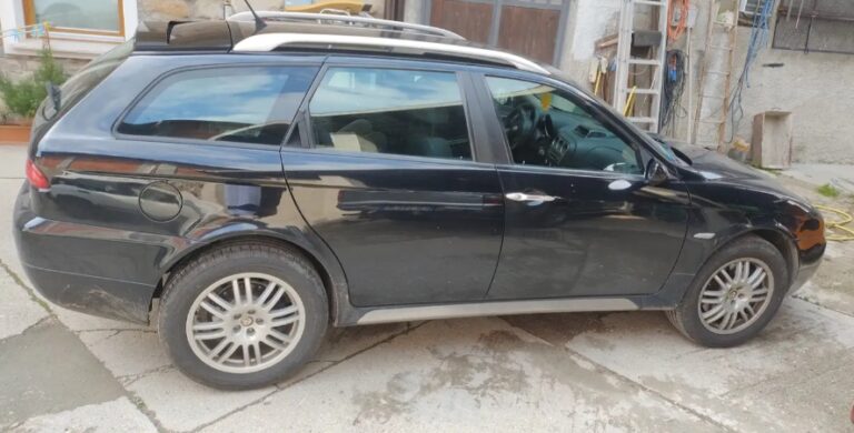 The Unconventional Alfa: A Deep Dive into the Alfa Romeo Crosswagon Q4 Evolution