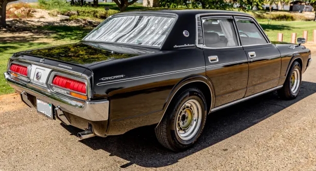 The Crown Jewel of Toyota: Tracing the Evolution of an Enduring Icon- The Toyota Crown