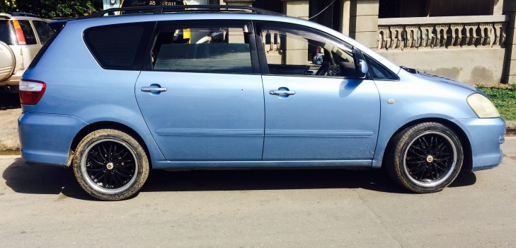 The Unassuming Voyager: Tracing the Evolution of the Toyota Picnic