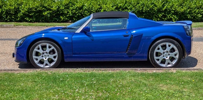 The Griffin’s Lotus: Charting the Unlikely Evolution of the Vauxhall VX220