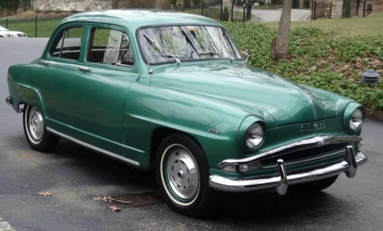 The Simca Aronde: A Comprehensive History and Model Overview