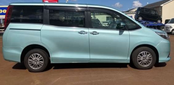 The Toyota Esquire: A Versatile Station Wagon for the Modern Family