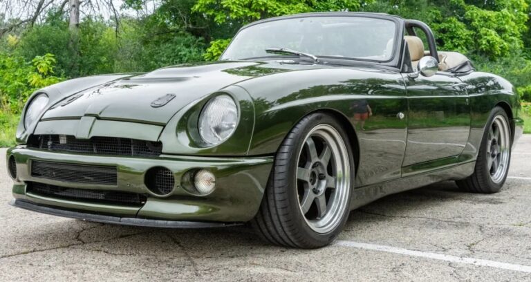 The MG RV8: The Revival Roadster — Evolution of a Classic British Sportscar