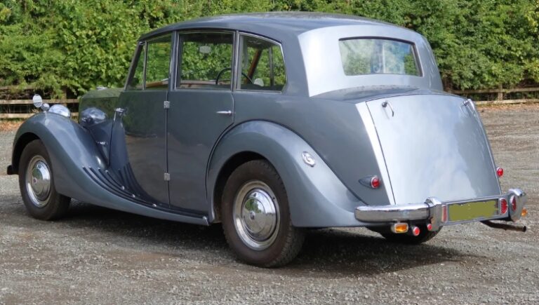 The Triumph Renown: A Journey Through British Luxury and Innovation