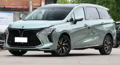 The Evolution of the Forthing U-Tour: From Family MPV to Global Hybrid Flagship