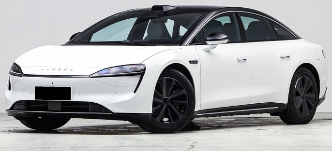 The Evolution of the Luxeed S7: Huawei’s Smart EV Sedan from Launch to High-Tech Flagship